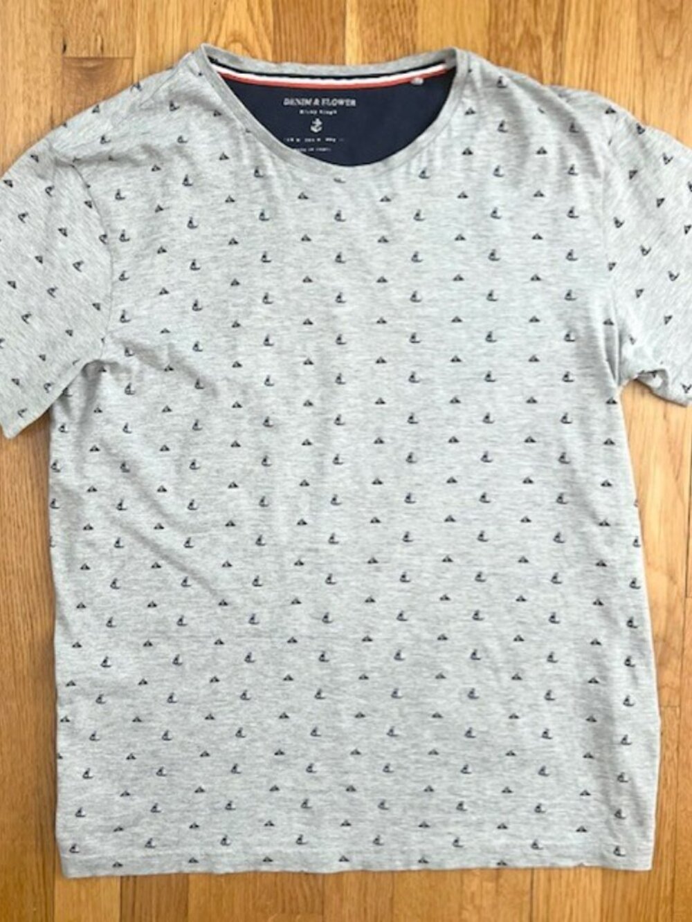 Sailboat Print Men's Gray Crew Neck Short Sleeve Tee (M) Excellent Condition
